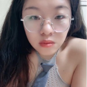 推特眼镜御姐直播合集25部18.4G太顶了