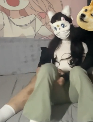 小白袜学妹喷泉时刻2V500M优质