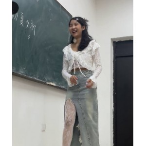 初夏点点牛仔裙白丝美腿作品120P+1V1.65G优质珍藏
